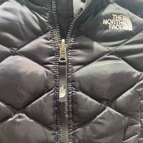 North Face Puffer Jacket - Picture 7 of 10